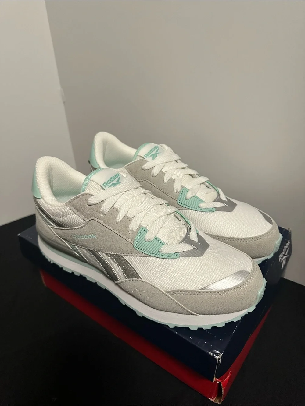 Reebok Classic Women’s Size 7 Spark Flash Grey White Mint AR30248G – New in Box